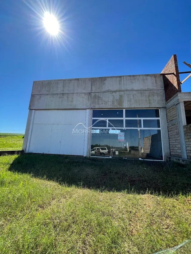 Foto da fachada de um imóvel em Lajeado, Brasil, mostrando uma garagem e uma entrada.