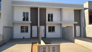 Fachada externa de uma casa moderna em Lajeado, Brasil.