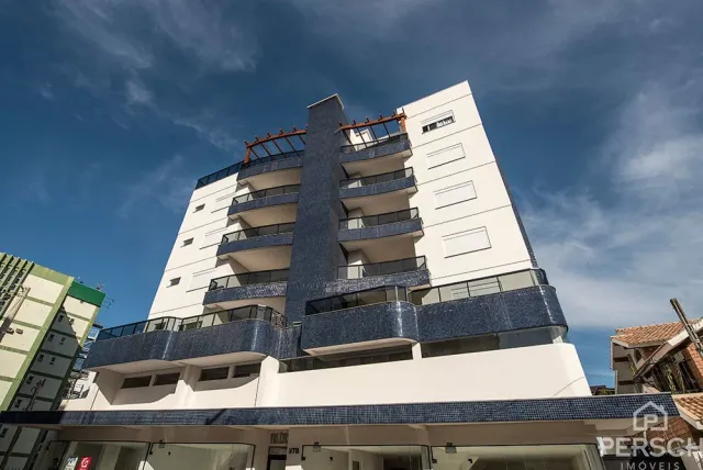 Fachada de um prédio residencial moderno em Lajeado, Brasil.