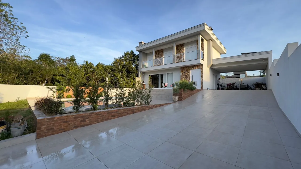 Casa com 4 dormitórios, foto 1