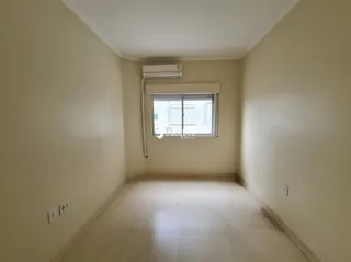 Corredor interno de um imóvel em Lajeado, Brasil.