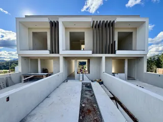 Fachada de um prédio residencial em construção em Lajeado, Brasil.