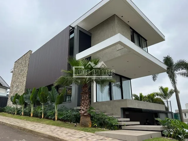Fachada moderna de uma residência em Lajeado, Brasil.