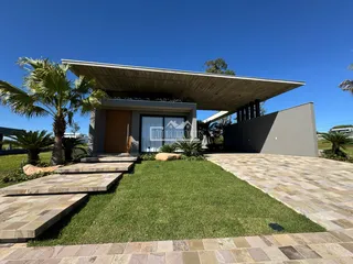 Casa com 4 dormitórios, foto 1