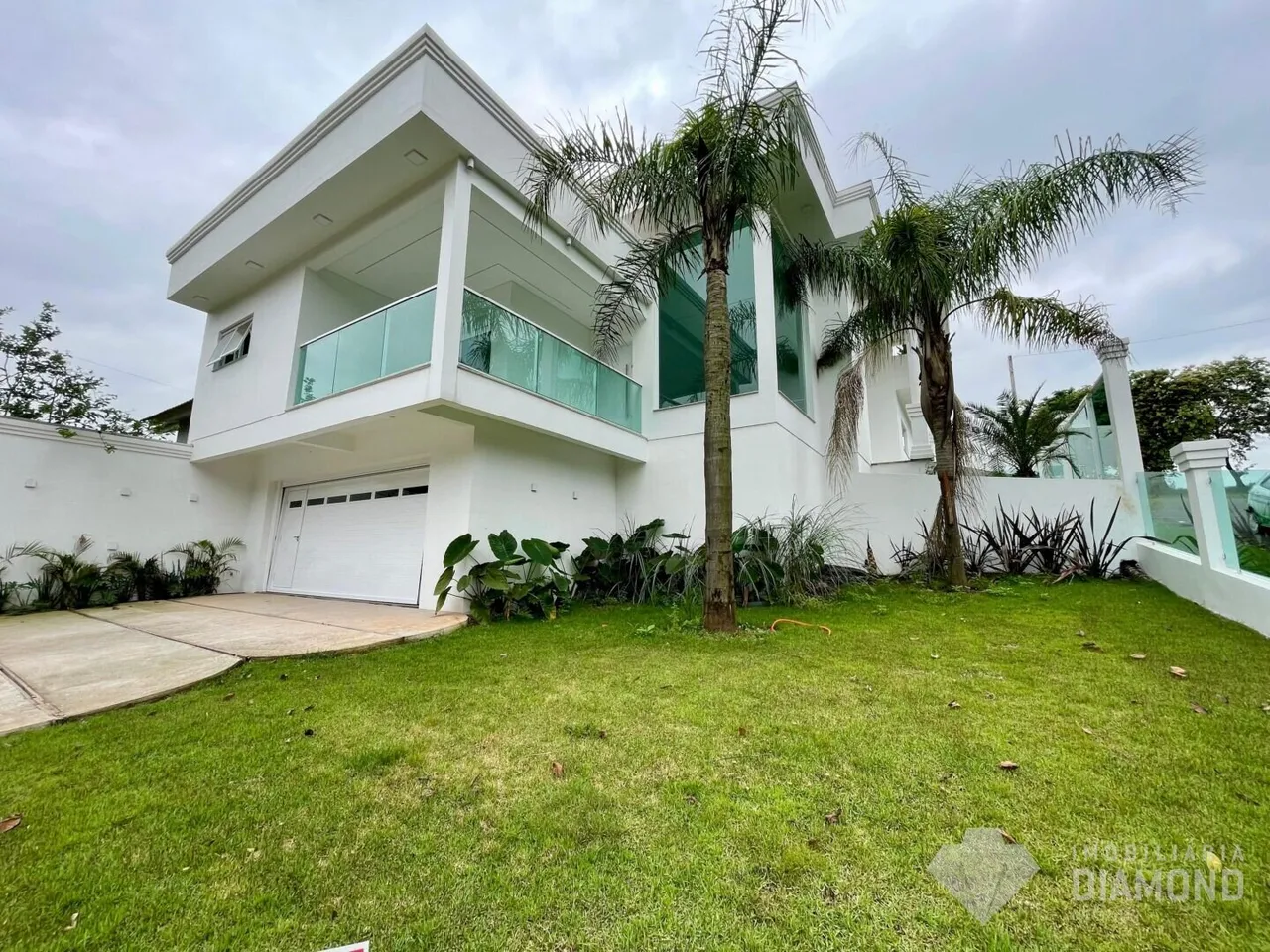 Casa com 4 dormitórios, foto 1