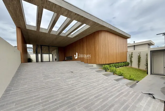 Casa com 4 dormitórios