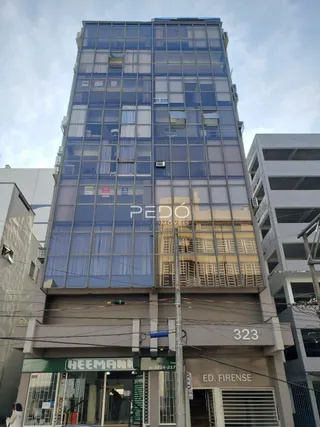 Fachada de um edifício residencial moderno em Lajeado, Brasil.