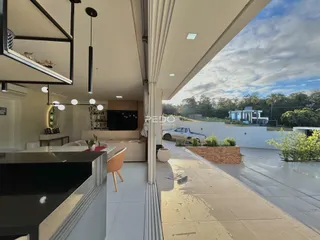 Vista da área externa coberta de uma residência em Lajeado, Brasil.