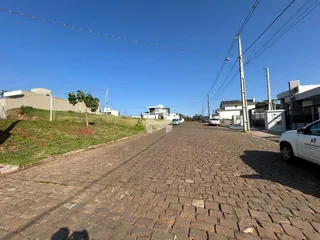 Vista da rua com casas em Lajeado, Brasil.