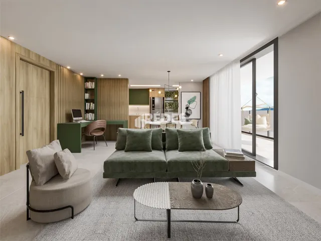Sala de estar moderna com painéis de madeira e grandes janelas.
