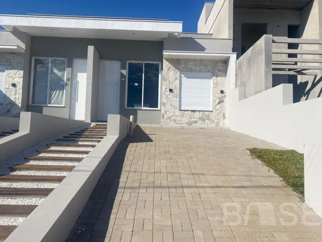 Casa geminada com 2 dormitórios