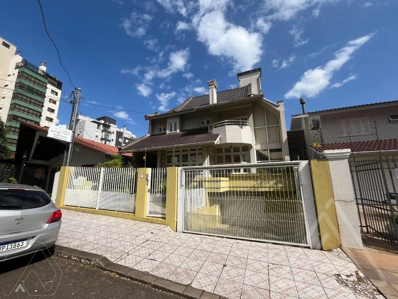 Casa com 6 dormitórios, foto 1