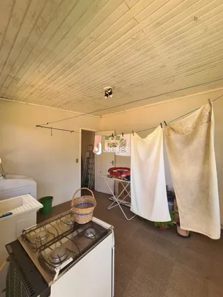 Foto do teto e da área interna de uma propriedade em Lajeado.