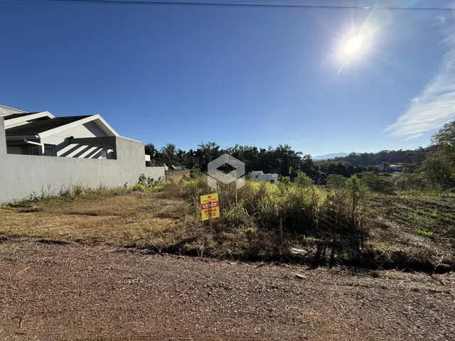 Vista externa de uma propriedade com terreno aberto em Lajeado, Brasil.