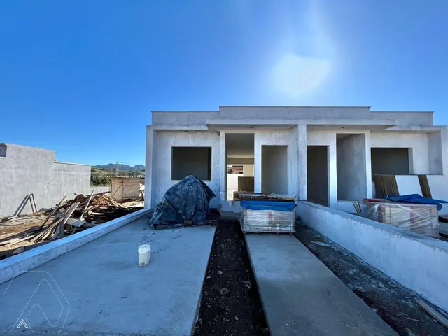 Casa geminada com 2 dormitórios
