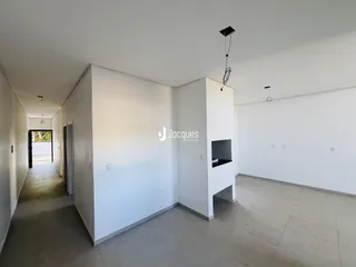 Corredor interno de uma residência em Lajeado, Brasil.