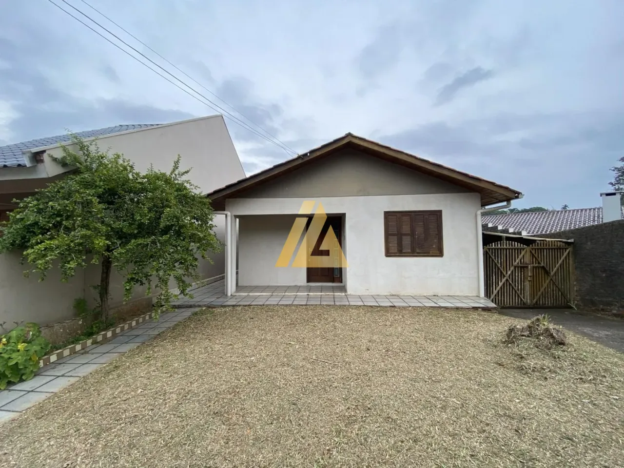 Casa com 4 dormitórios, foto 1