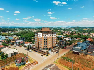 Vista aérea de um edifício residencial em Lajeado, Brasil, com entorno verde.