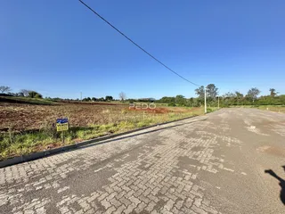 Vista da estrada e da terra ao redor de uma propriedade em Lajeado.