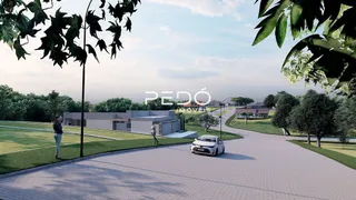 Vista externa de um imóvel moderno com paisagismo e área pavimentada.