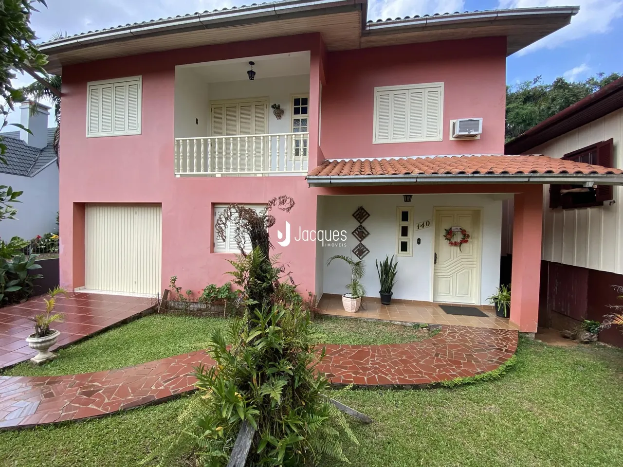 Casa com 4 dormitórios, foto 1