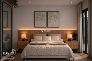Quarto com cabeceira de madeira e decoração de parede em um imóvel no Brasil.