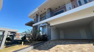 Fachada moderna de um imóvel residencial em Lajeado, Brasil, com terraço e jardim.