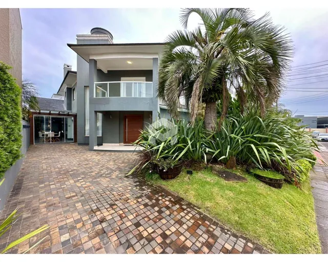 Casa com 4 dormitórios