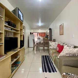 Sala de estar e jantar de um imóvel em Lajeado, Brasil.