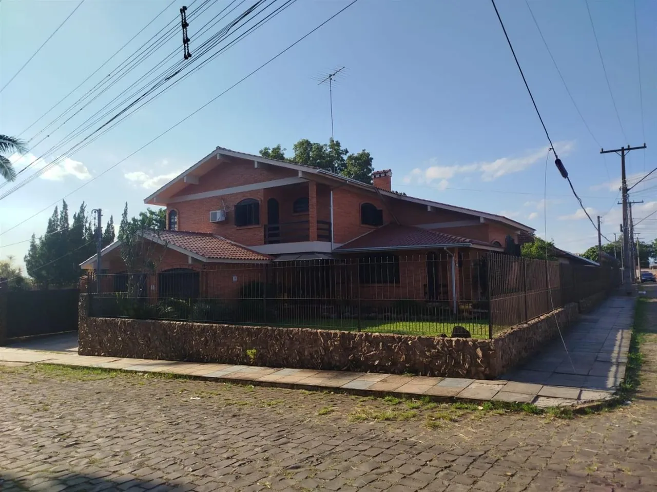 Casa com 4 dormitórios, foto 1