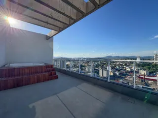 Vista panorâmica da cidade de Lajeado a partir de uma varanda.