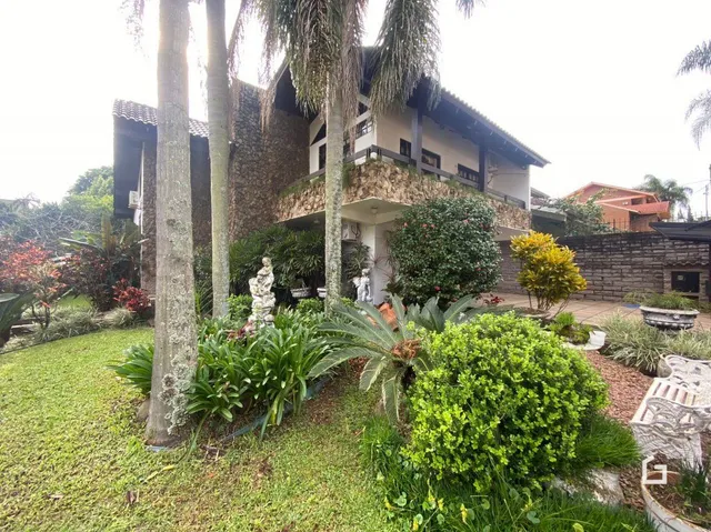 Vista externa do jardim de uma propriedade em Lajeado.