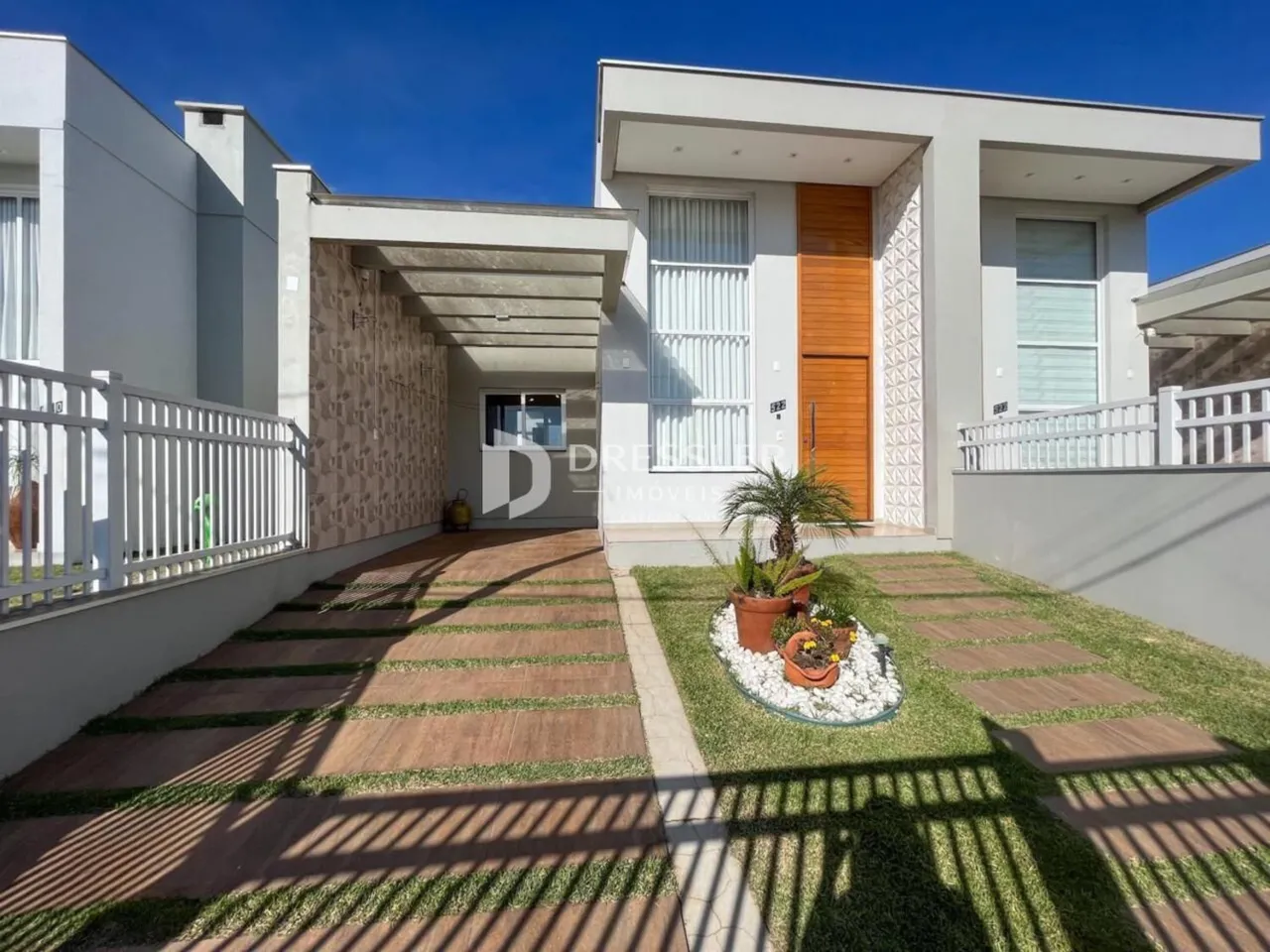 Fachada moderna de uma residência em Lajeado, Brasil.