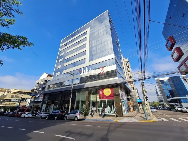 Fachada de um edifício moderno em Lajeado, Brasil.