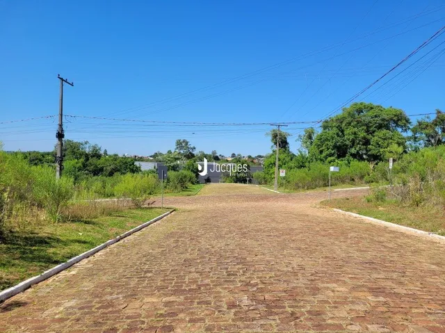 Vista da entrada de uma propriedade em Lajeado, Brasil.