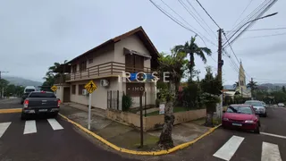Casa com 4 dormitórios, foto 1