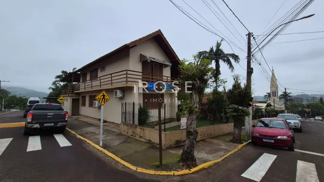 Casa com 4 dormitórios