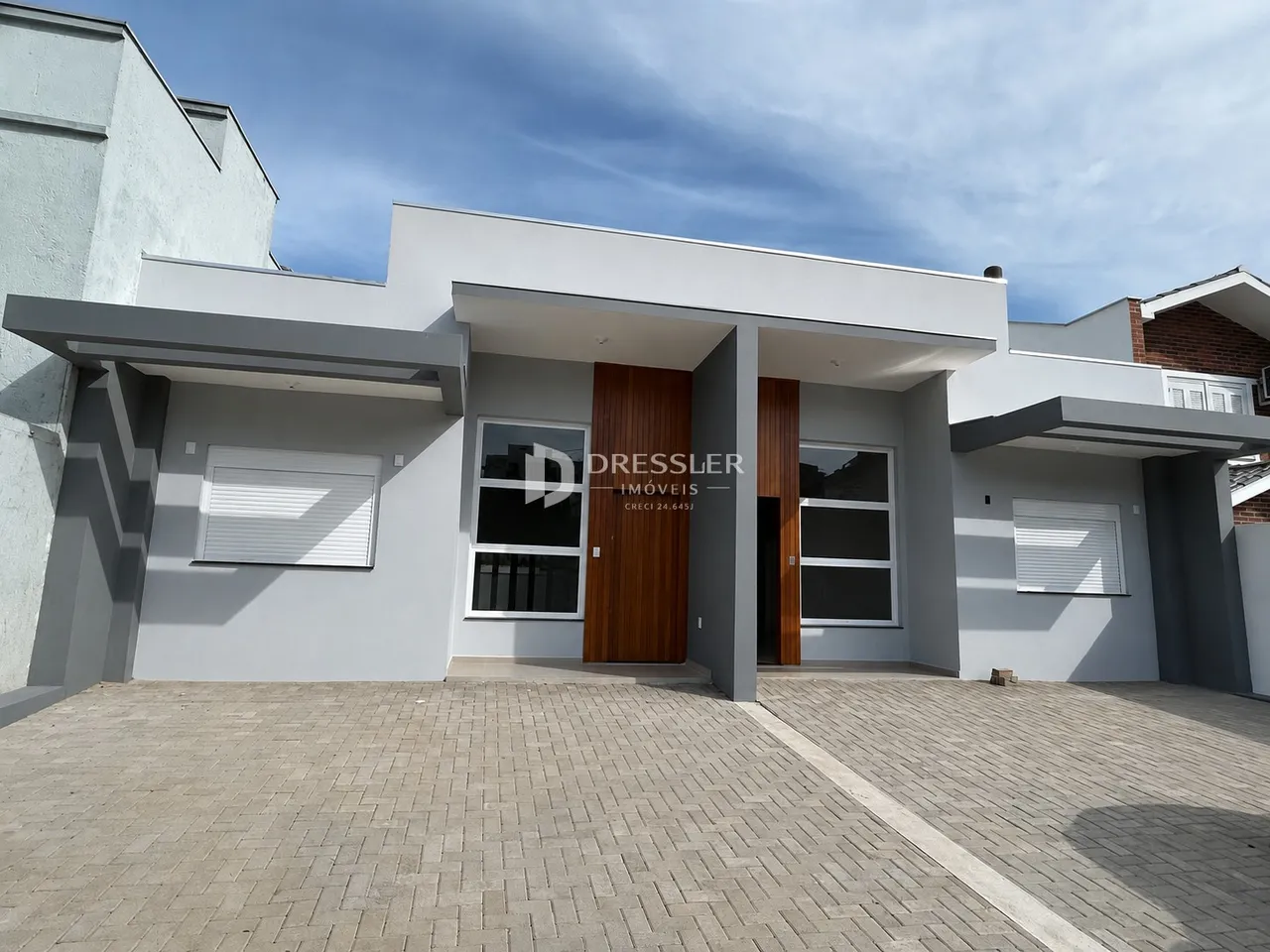 Fachada de uma casa moderna em Lajeado, Brasil.