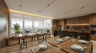 Uma sala de jantar ampla com vista para a cidade.