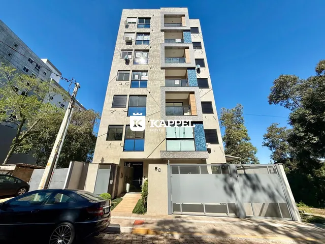 Fachada de um prédio residencial alto em Lajeado, Brasil, sob céu azul.