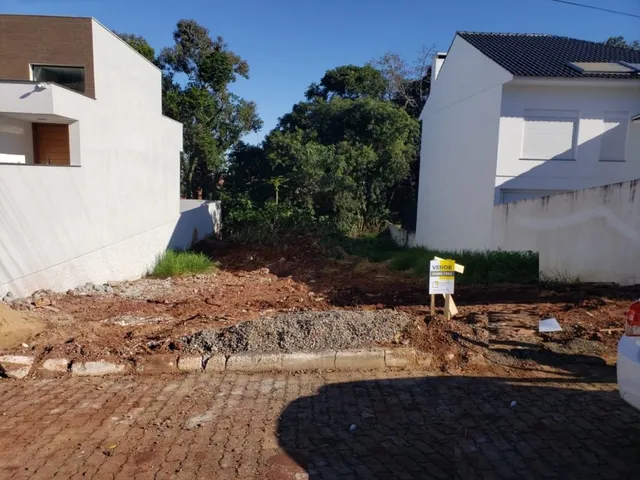 Vista externa de uma propriedade com terreno em construção na Lajeado.