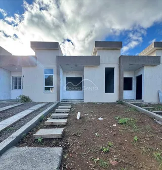 Fachada externa de uma casa moderna em construção em Lajeado, Brasil.