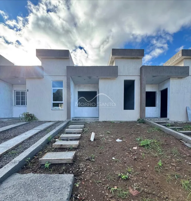 Fachada externa de uma casa moderna em construção em Lajeado, Brasil.