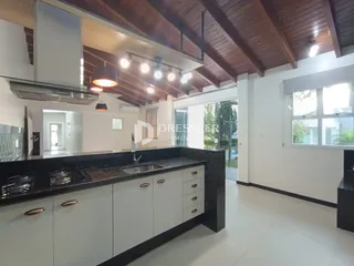 Vista da cozinha de uma propriedade em Lajeado, Brasil.