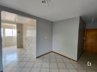 Hall de entrada com piso de cerâmica.