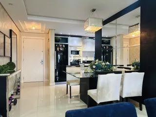 Sala de estar e cozinha de um imóvel em Lajeado, Brasil.