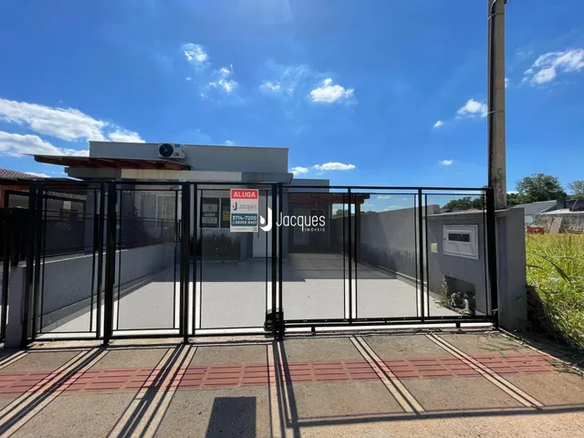 Casa geminada com 2 dormitórios