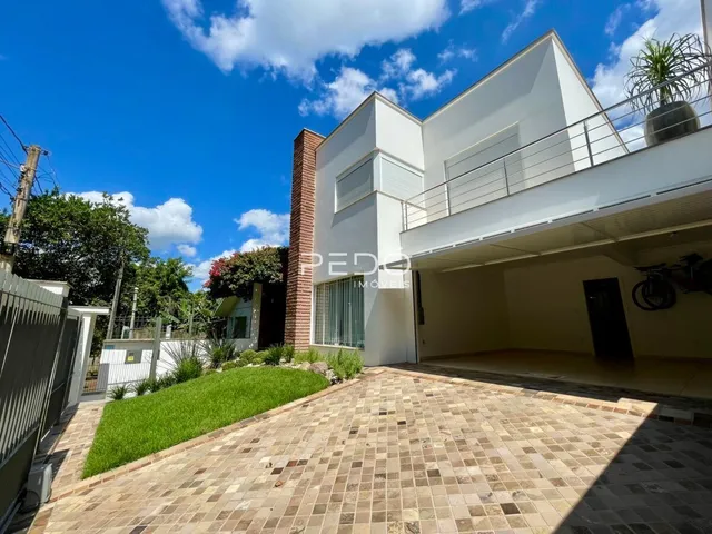 Fachada moderna de uma residência em Lajeado, Brasil.