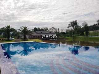 Foto da piscina e da residência em Lajeado, Brasil.