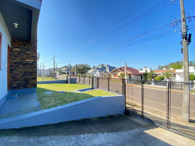 Vista externa de uma residência com quintal e cerca em Lajeado, Brasil.
